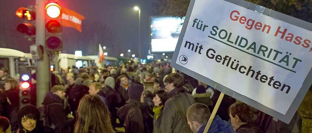 Gegendemonstration in Berlin zu den rechtsextremen Demonstrationen in Marzahn gegen ein Flüchtlingsheim.