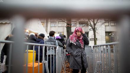 Flüchtlinge am Lageso in Berlin: Justizsenator Heilmann fordert eine drastische Vereinfachung der Asylverfahren. 