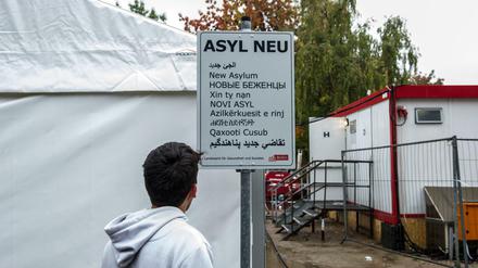 500 zusätzliche Stellen „zur Bewältigung des Flüchtlingsandrangs“ verspricht die SPD.