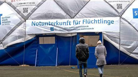 Die Zahl der Flüchtlinge, die nach Berlin kommen steigt - die Zahl der Abschiebungen auch.