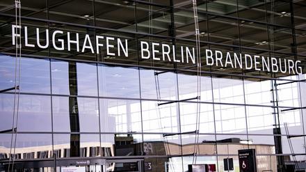 Der Bund und die Länder Berlin und Brandenburg dürfen ihren Hauptstadtflughafen BER mit einer Milliardenhilfe unterstützen.