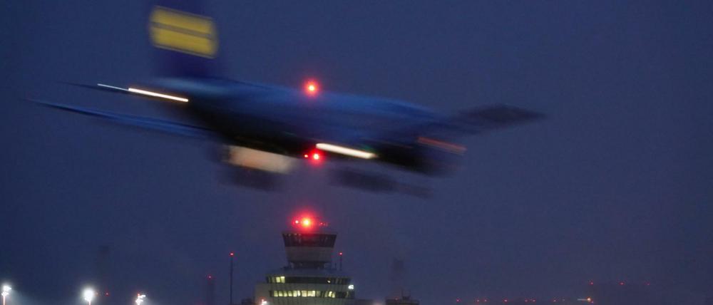Zwischen 23 und 6 Uhr gilt am Flughafen Tegel ein Nachtflugverbot.
