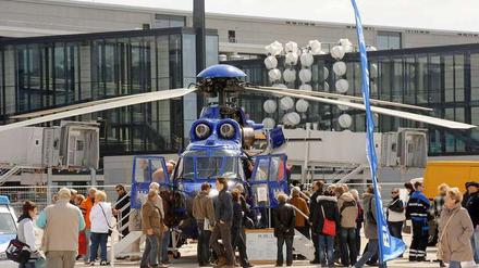Offen! Wenn auch nur für zwei Tage. Bei den Publikumstagen auf dem Hauptstadtflughafen Berlin-Brandenburg Willy Brandt können Besucher den neuen Airport besichtigen.