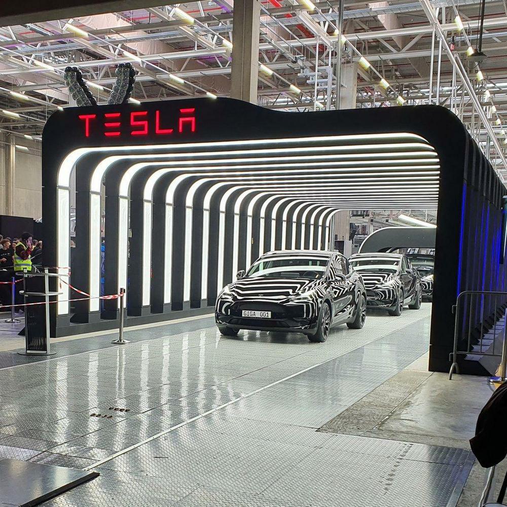 Medienranking: Tesla klar vor deutschen Elektroautobauern 