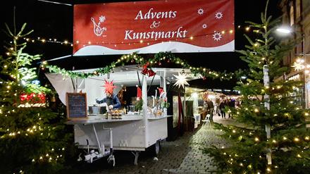 Eigentlich findet der Adventsmarkt auf dem kleinen Teltower Damm statt. Dieses Jahr zieht er vor das Rathaus.
