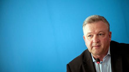 Berlins Innensenator Frank Henkel (CDU) bleibt locker.
