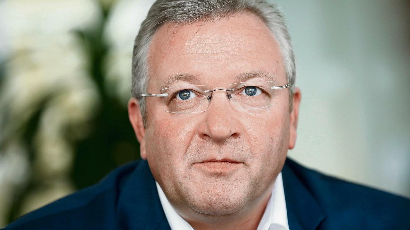 CDUSpitzenkandidat Frank Henkel Frank Henkel muss einen harten