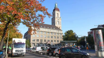 Amtsgebäude für Asylbewerber: Das Rathaus Friedenau am Breslauer Platz wird zur Notunterkunft.