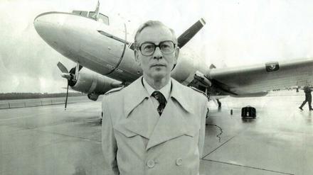 Fritz Becker (1923-2018) am 25. Jahrestag der Luftbrücke 1974 auf dem Flughafen Gatow.