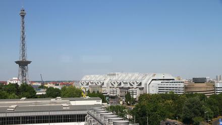 Blick auf den Funkturm und das ICC am Messedamm in Berlin-Charlottenburg.