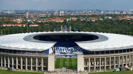 Der Berliner, der im Mai nach einem Fußballspiel im Olympiastadion schwer verletzt wurde, ist am Dienstag verstorben.