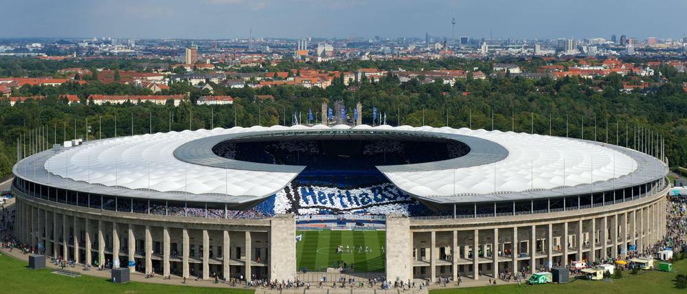 Der Berliner, der im Mai nach einem Fußballspiel im Olympiastadion schwer verletzt wurde, ist am Dienstag verstorben.