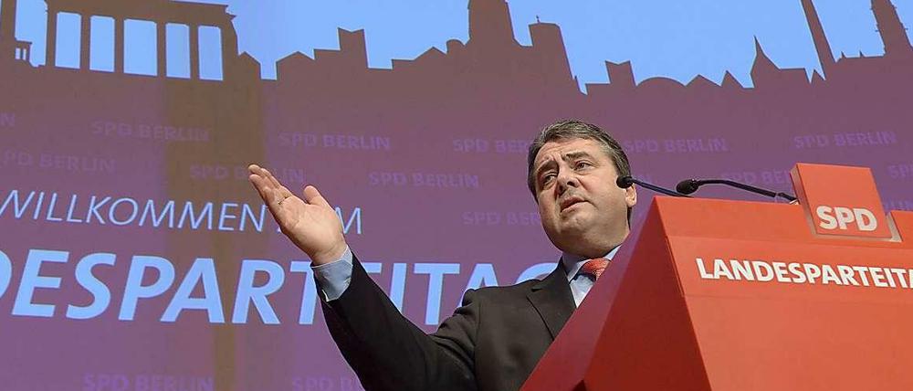 Der SPD-Vorsitzende Sigmar Gabriel sagte, die Genossen dürften keinen "Schiss" vor der großen Koalition haben.