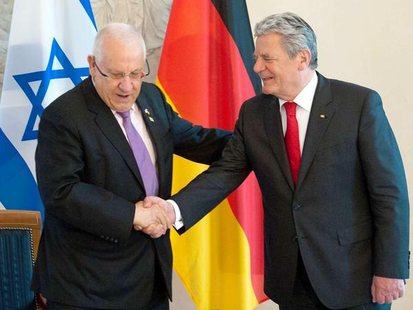 Die beiden kennen sich schon: Bereits 2012 emfping Bundespräsident Joachim Gauck (r.) den damaligen Sprecher des israelischen Parlaments, der Knesset, Reuven Rivlin.