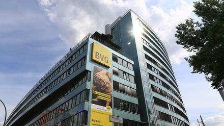 Die BVG-Zentrale an der Holzmarktstraße - hier bietet das Unternehmen Impfungen für alle interessierten Berliner an. 