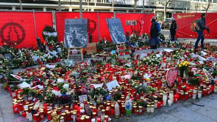Stilles Gedenken. Beim Anschlag am Breitscheidplatz starben zwölf Menschen, 50 wurden zum Teil schwer verletzt.