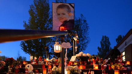 Trauer um Elias: 400 Menschen nahmen in Potsdam Abschied von dem getöteten Kind.