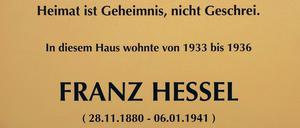 In der Lindauer Straße 8 im Bayerischen Viertel wurde im April 2013 diese Gedenktafel für Franz Hessel enthüllt.