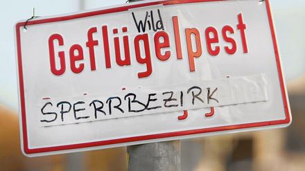Solche Schilder sieht man jetzt auch in Berlin zahlreicher.
