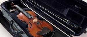Die sichergestellte Geige ist nach Angaben der Besitzerin mehrere Tausend Euro wert.