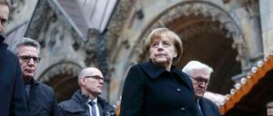 Kanzlerin Angela Merkel und weitere Spitzenpolitiker vor einem Jahr an der Gedächtniskirche.