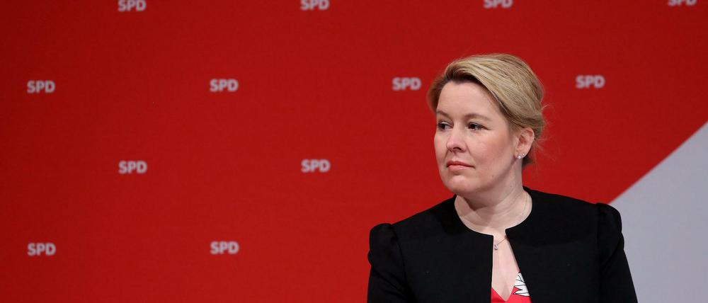Franziska Giffey (SPD) hat erneut Ärger wegen einer wissenschaftlichen Arbeit.