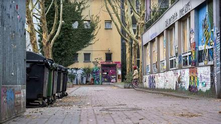 Der Hof an der besetzten Schule in Kreuzberg. Seit 2012 leben Flüchtlinge in dem Gebäude.