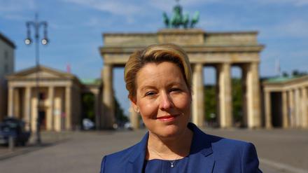 Berlins Regierende Bürgermeisterin Franziska Giffey (SPD) ruft zum Energiesparen auf – und unterstützt die Lichtershow „Festival of Lights“.