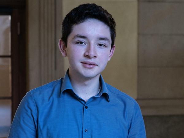 Miguel Góngora (17) ist Sprecher des Landesschülerausschusses. Er kann sich in eine Absenkung des Walhalters auf 16 Jahre vorstellen. 