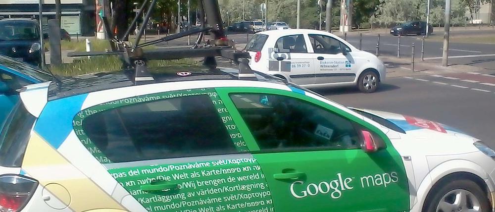 Sie fahren wieder, doch nur zu Optimierungszwecken: ein Kameraauto von Google am Freitagnachmittag auf dem Hohenzollerndamm in Wilmersdorf.