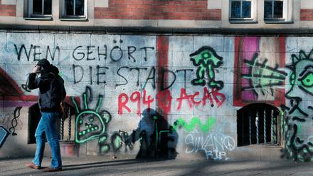 "Wem gehört die Stadt?", fragt ein Graffiti in Berlin-Kreuzberg.