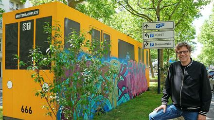 Abgefahren. Roland Prejawa, Mitinitiator der Graffiti-Ausstellung, am Modell eines Berliner U-Bahnwagens.