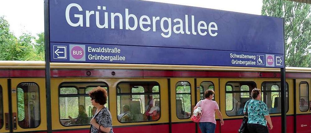 Am S-Bahnhof Grünbergallee starb ein 72-Jähriger. 