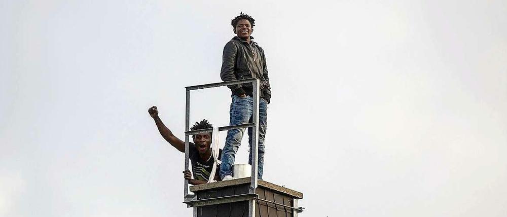 Bis Sonntag protestierten Flüchtlinge auf dem Dach des Hostels in der Gürtelstraße in Friedrichshain.