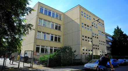Mangelware. Schulen werden in Berlin dringend gebraucht, der Bestand (hier die GutsMuths-Grundschule in der Singerstraße 8 in Mitte) und der Bedarf klaffen auseinander. 