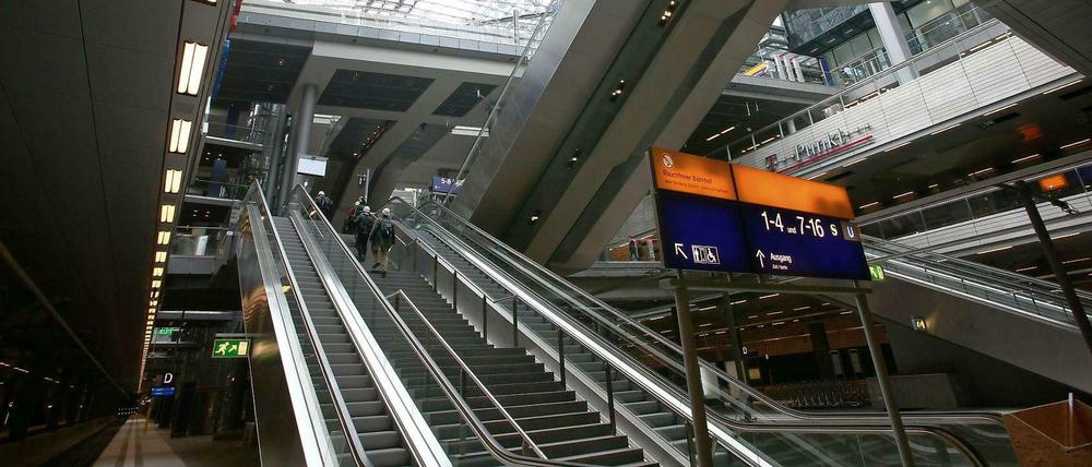 Auf und ab. Die Rolltreppen im Berliner Hauptbahnhof.