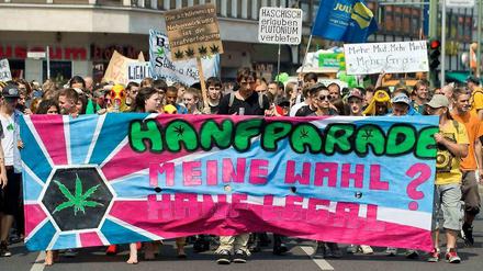 Hasch mich, ich bin der Demonstrant. Jedes Jahr ziehen Hanffreunde durch Berlin.