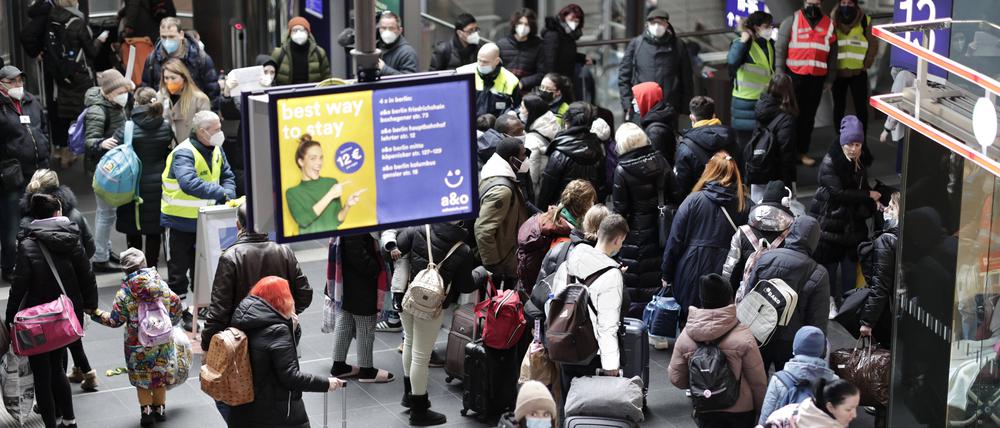 Pädosexuelle nutzen den Trubel an Orten wie dem Hauptbahnhof, um sich Kindern zu nähern. Doch Missbrauch kann auch in Gemeinschaftsunterkünften passieren.