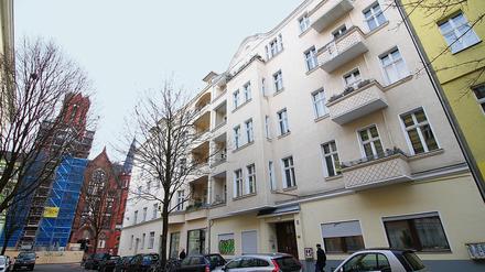 Freigekauft. Bei diesem Haus in der Kreuzberger Wrangelstraße hat der Bezirk jetzt zum ersten Mal sein Vorkaufsrecht ausgeübt. Noch kann der bisherige Eigentümer Widerspruch einlegen.