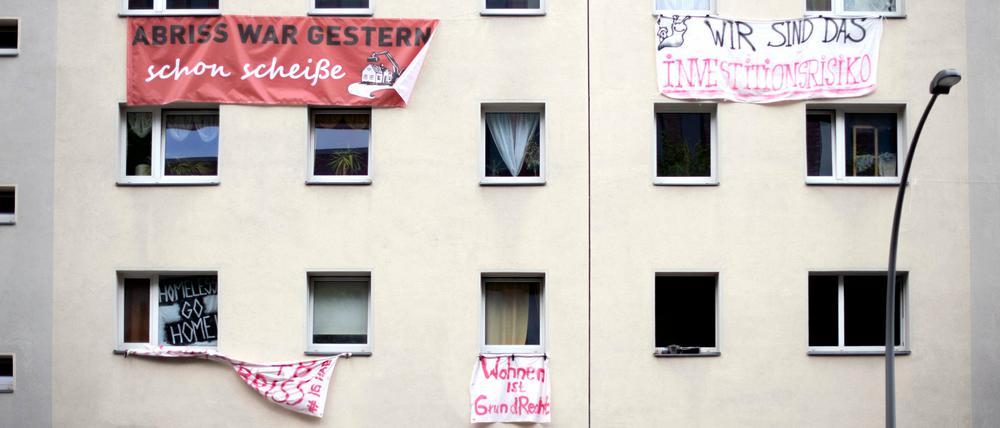 Im Mai besetzten Obdachlose das größtenteils leerstehende Haus in der Habersaathstraße in Berlin-Mitte. Die Eigentümerin duldete sie daraufhin.