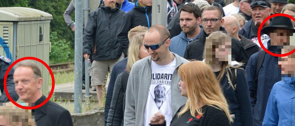 Haverbeck-Demo im Mai 2018: Neben Bernhard Schaub (l.) war der Geschäftsführer der Schule (r.) dabei.