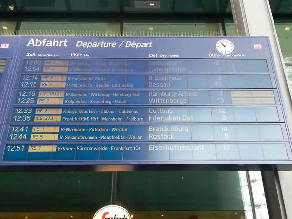 Trügerisch. Keine Ausfälle trotz Streik? Am Berliner Hauptbahnhof werden die ausgefallenen Züge gar nicht angezeigt - zu sehen sind nur die Verbindungen, die funktionieren.
