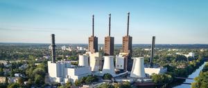 Blick auf das Heizkraftwerk auf Erdgasbasis in Lichterfelde am frühen Morgen. Der Energiekonzern Vattenfall betreibt das Kraftwerk. Das Kraftwerk wird mit Erdgas betrieben.