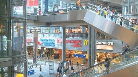 Erst shoppen, dann fahren. Einkaufsmeile Hauptbahnhof. 