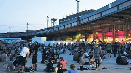 Treffpunkt Tempelhof. Das „Berlin Festival“, Höhepunkt der Berlin Music Week, fand schon 2009 auf dem früheren Flughafen statt. Erwartet werden diesmal 20 000 Besucher. Foto: dpa