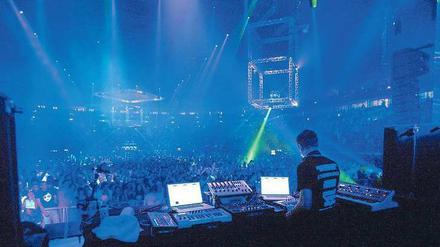 Lauter Abschluss. DJ Paul van Dyk füllte Samstagabend die O2-World, auch diese Veranstaltung zählte zur erstmals veranstalteten „Berlin Music Week“. Foto: Davids