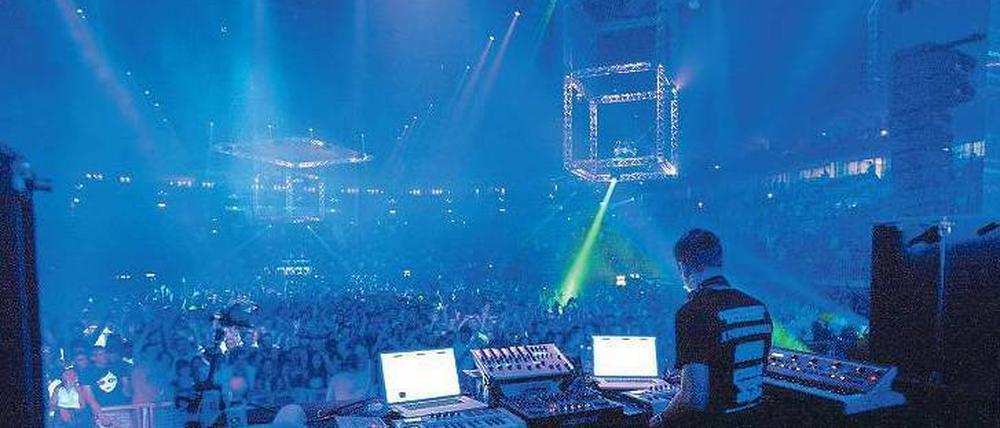 Lauter Abschluss. DJ Paul van Dyk füllte Samstagabend die O2-World, auch diese Veranstaltung zählte zur erstmals veranstalteten „Berlin Music Week“. Foto: Davids