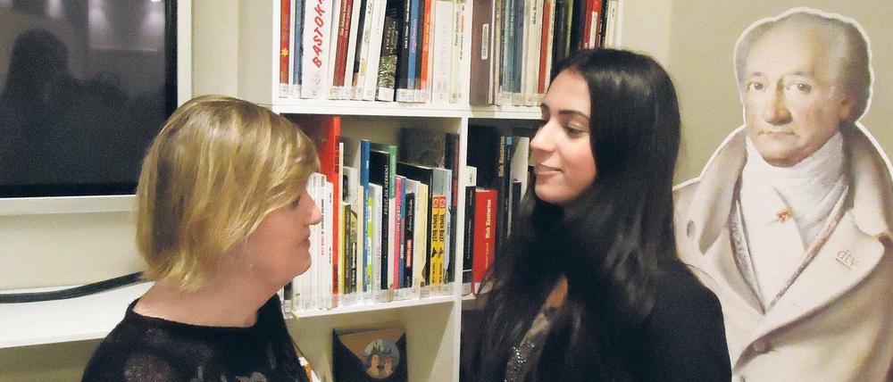 Goethe im Rücken. Um über ihre Integrationsarbeit in Berlin zu reden, wurde die 21-jährige Aylin Selcuk jetzt von dem Kopenhagener Informationszentrum für Geschlechterthemen „Kvinfo“ eingeladen. Deren Direktorin ist die dänische Feministin Elisabeth Moller Jensen. 