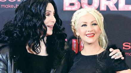 Operation geglückt. Cher und Christina Aguilera waren trotz Winterwetters pünktlich in Berlin, um für ihren neuen Film zu werben. Foto: Reuters/Tobias Schwarze