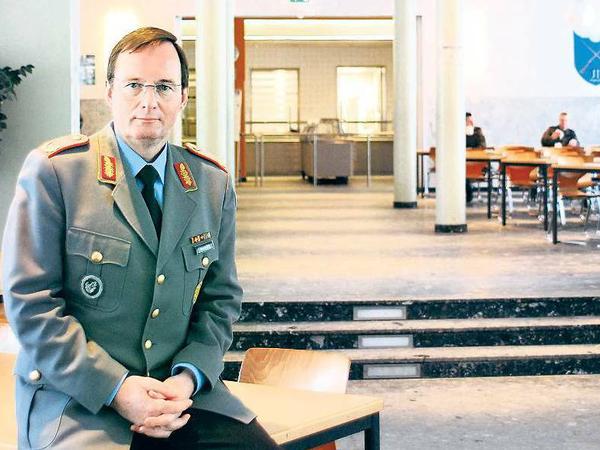 Raum für Ideen. Peter Braunstein – hier in der Kantine der Julius-Leber-Kaserne – ist Berlins ranghöchster Soldat. 